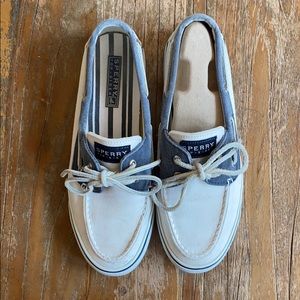 Sporty top side boat shoes